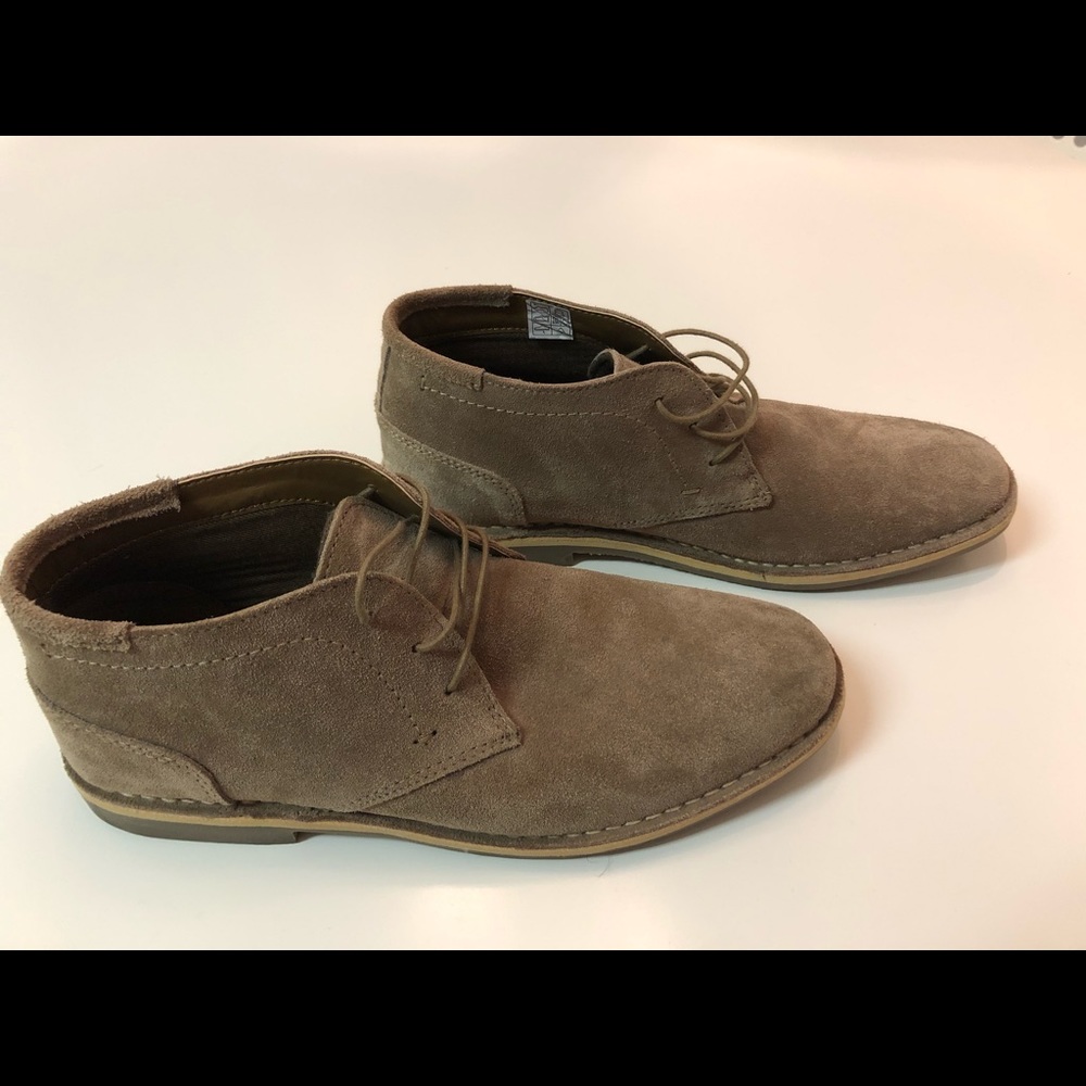 Steve Madden Taupe Suede Chukka Boots